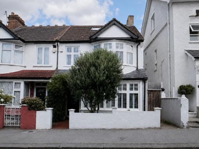5 bedroom semi detached house for sale