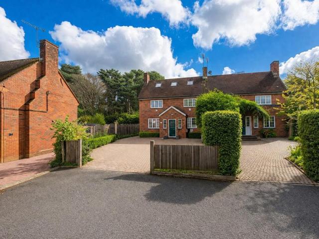 5 bedroom semi detached house for sale
