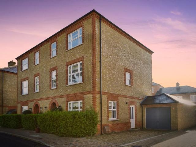 5 bedroom semi detached house for sale