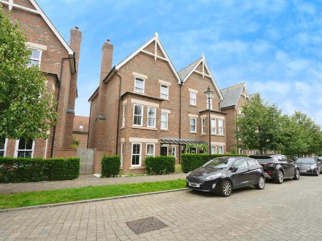 5 bedroom semi detached house for sale