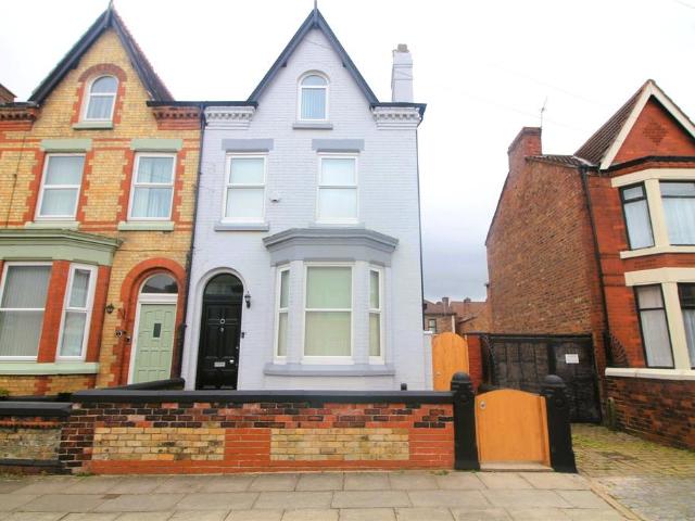 5 bedroom semi detached house for sale