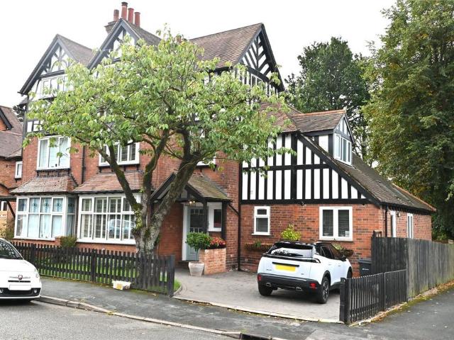 5 bedroom semi detached house for sale