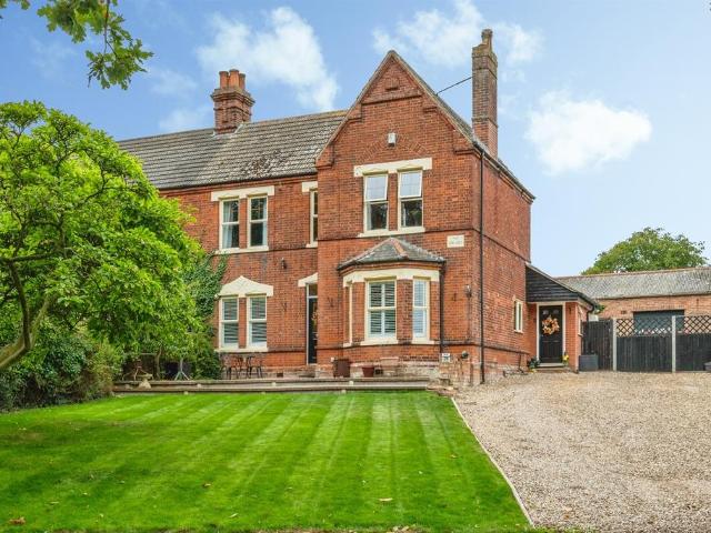5 bedroom semi detached house for sale