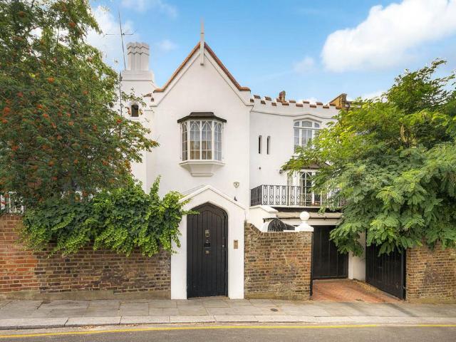 5 bedroom semi detached house for sale