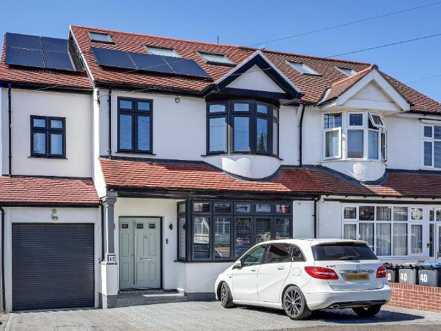 5 bedroom semi detached house for sale