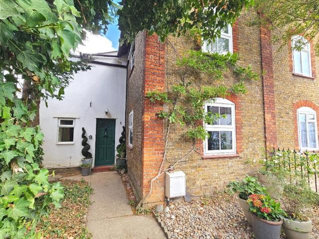 5 bedroom semi detached house for sale