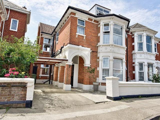 5 bedroom semi detached house for sale