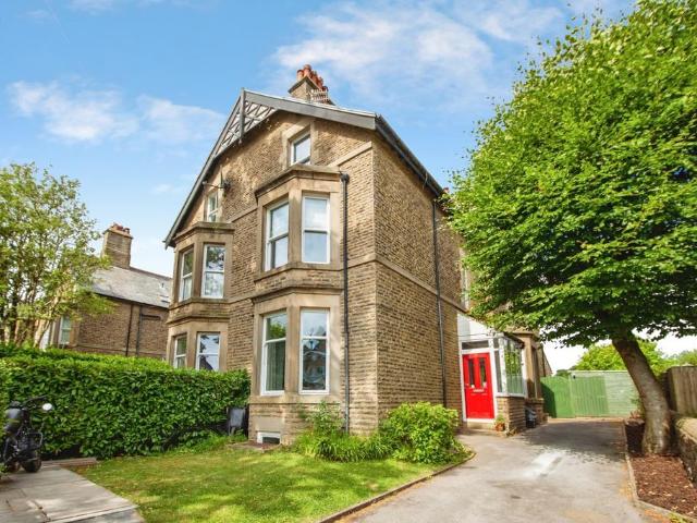 5 bedroom semi detached house for sale