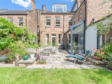 5 bedroom semi detached house for sale