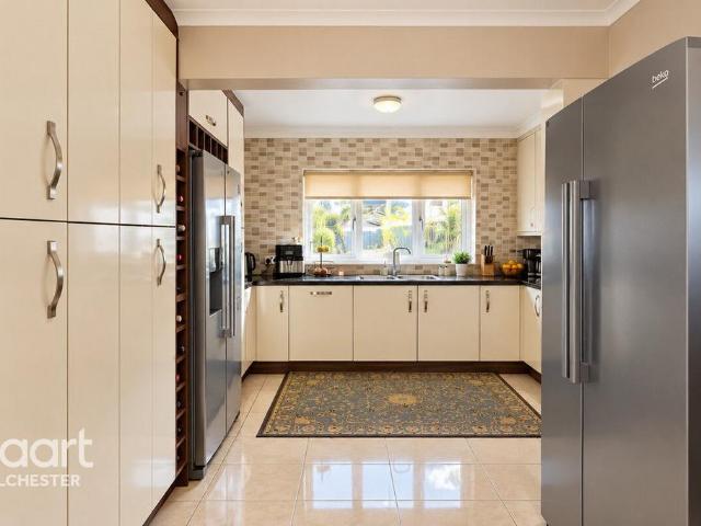 5 bedroom semi detached house for sale
