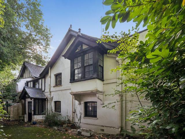 5 bedroom semi detached house for sale