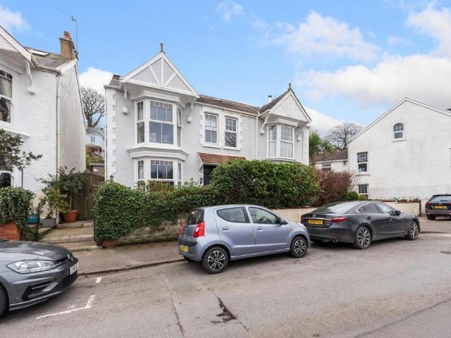5 bedroom semi detached house for sale