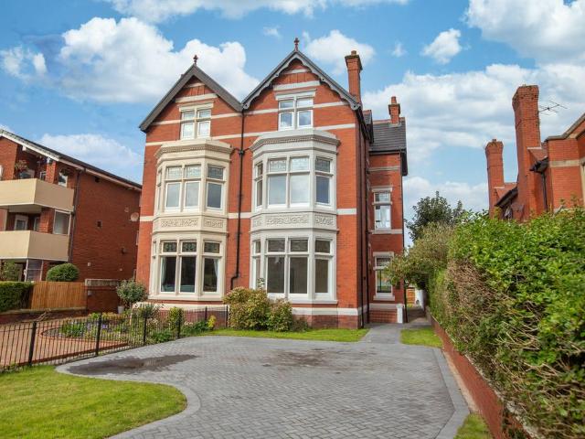 5 bedroom semi detached house for sale