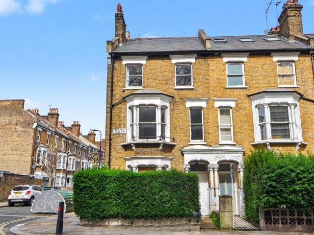 5 bedroom semi detached house for sale