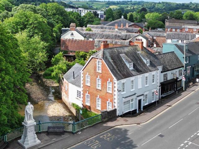 5 bedroom semi detached house for sale