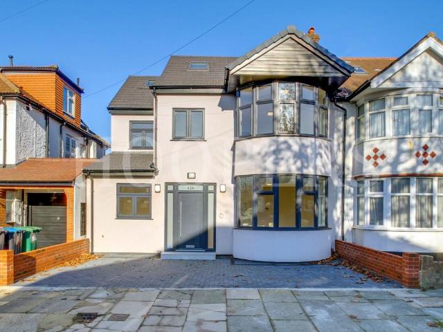 5 bedroom semi detached house for sale