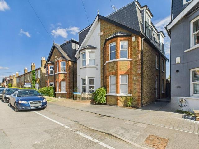 5 bedroom semi detached house for sale