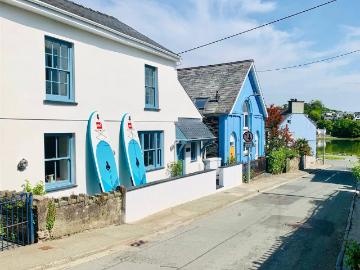 5 bedroom semi detached house for sale