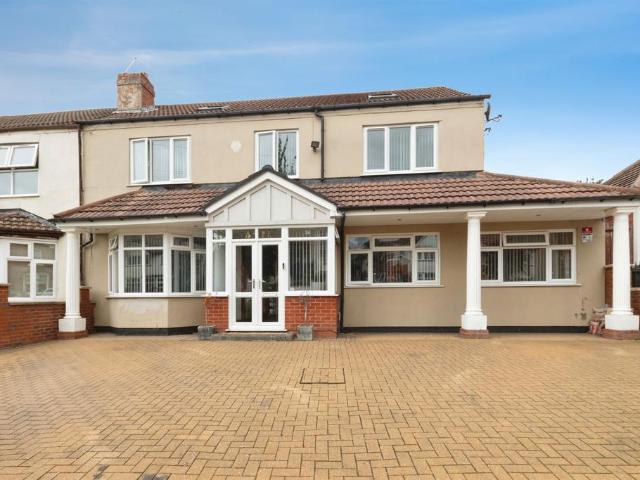 5 bedroom semi detached house for sale