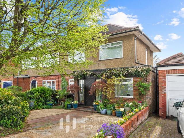 5 bedroom semi detached house for sale