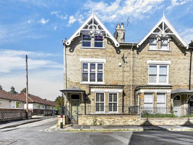 5 bedroom semi detached house for sale