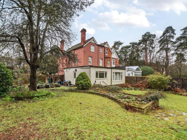 5 bedroom semi detached house for sale