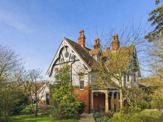 5 bedroom semi detached house for sale