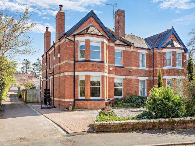 5 bedroom semi detached house for sale
