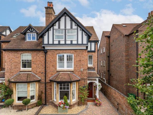 5 bedroom semi detached house for sale