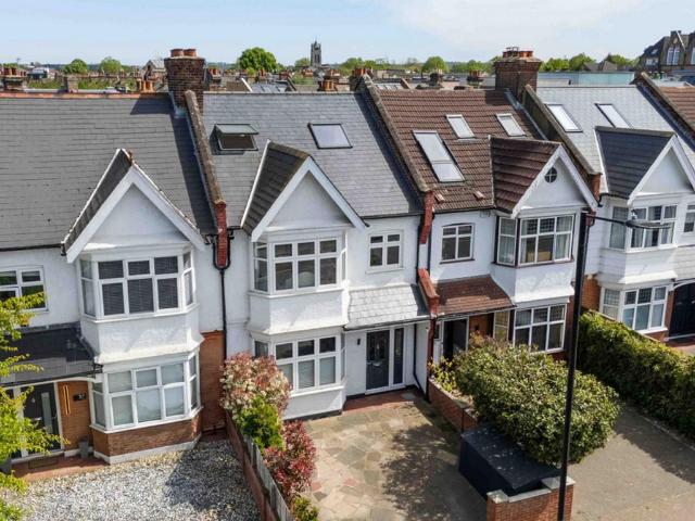 5 bedroom semi detached house for sale