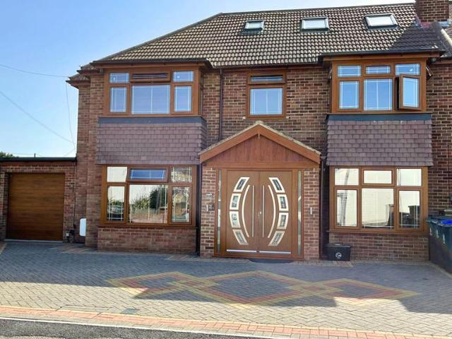 5 bedroom semi detached house for sale