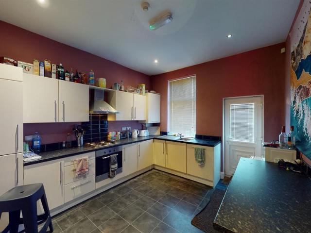 5 bedroom semi detached house for sale