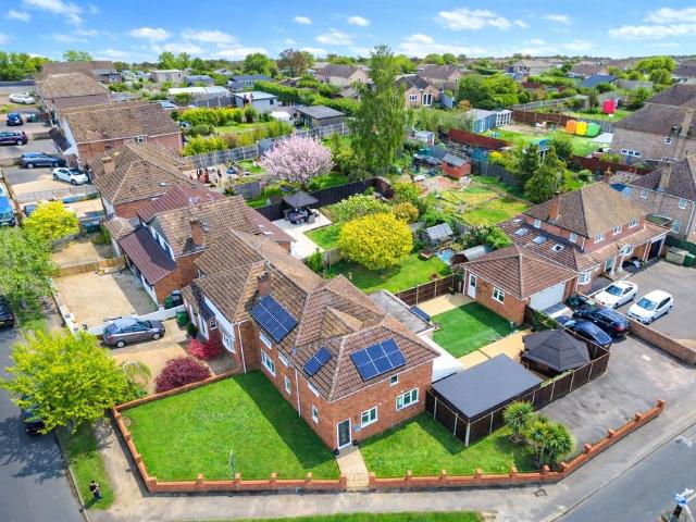 5 bedroom semi detached house for sale