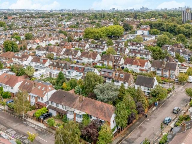 5 bedroom semi detached house for sale