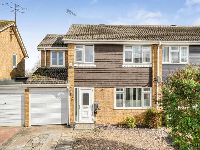 5 bedroom semi detached house for sale