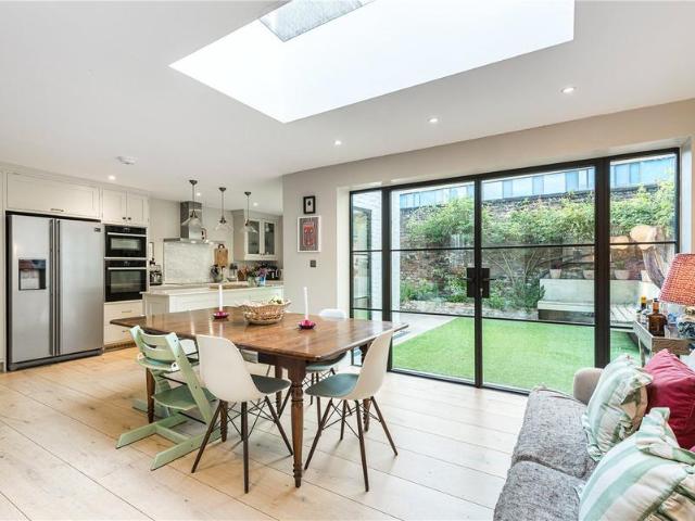 5 bedroom semi detached house for sale