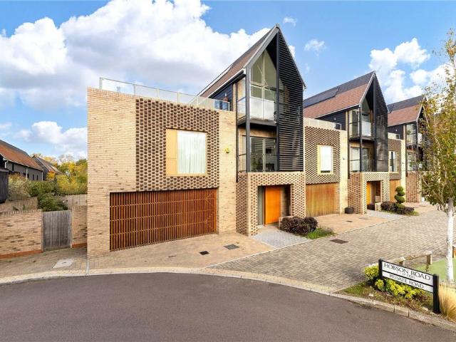 5 bedroom semi detached house for sale
