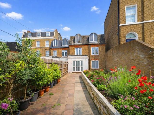 5 bedroom terraced house for sale