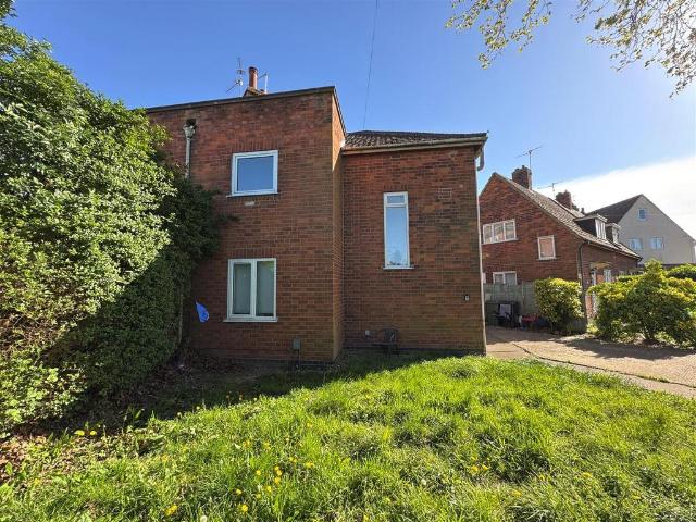 5 bedroom semi detached house for sale