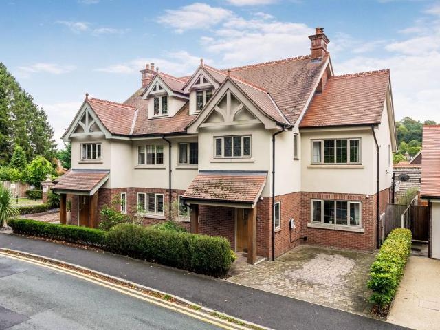 5 bedroom semi detached house for sale