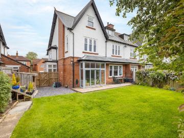 5 bedroom semi detached house for sale