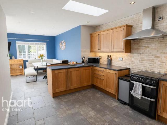 5 bedroom semi detached house for sale