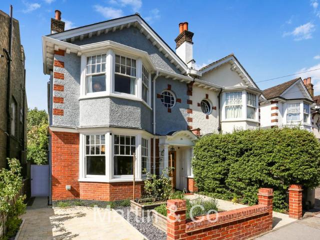 5 bedroom semi detached house for sale