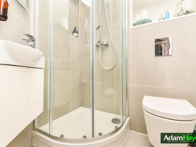 5 bedroom semi detached house for sale
