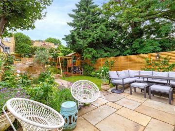 5 bedroom semi detached house for sale