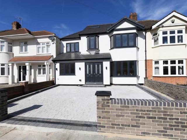 5 bedroom semi detached house for sale
