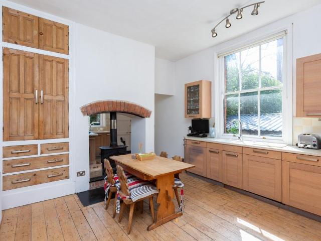 5 bedroom semi detached house for sale