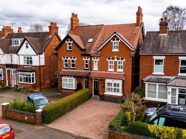 5 bedroom semi detached house for sale