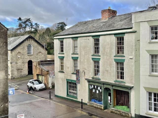5 bedroom semi detached house for sale