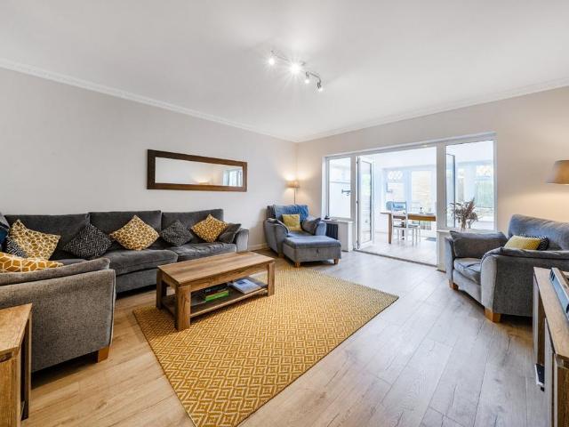 5 bedroom semi detached house for sale